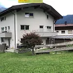 Bergauf With Hot Tub * Neukirchen am Großvenediger