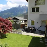 Bergauf With Hot Tub Feriehus