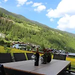 Bergauf With Hot Tub Feriehus