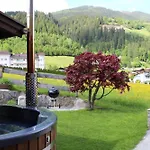 Feriehus Bergauf With Hot Tub Neukirchen am Großvenediger
