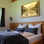 Bergauf With Hot Tub Feriehus Neukirchen am Großvenediger