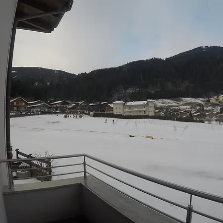 Bergauf With Hot Tub Neukirchen am Großvenediger