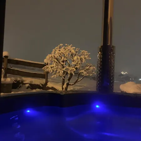 Bergauf With Hot Tub * Neukirchen am Grossvenediger