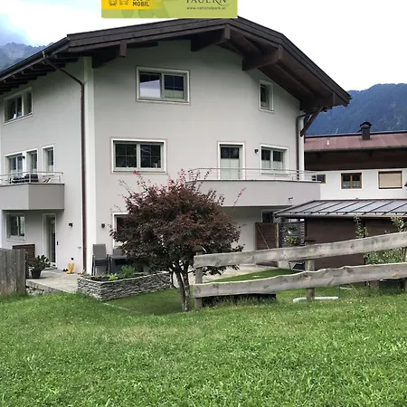 Bergauf With Hot Tub * Neukirchen am Grossvenediger