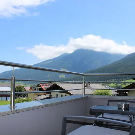 Bergauf With Hot Tub * Neukirchen am Großvenediger