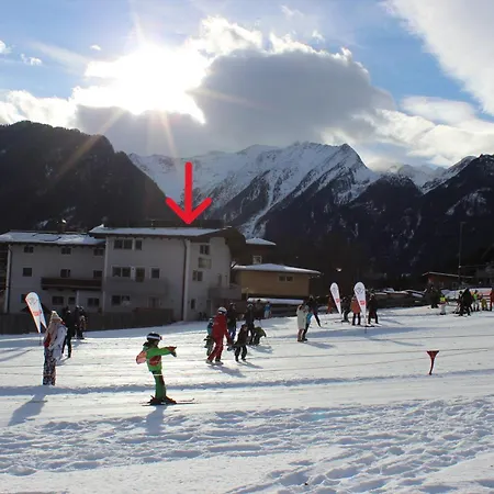 Bergauf With Hot Tub Neukirchen am Großvenediger