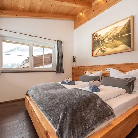 Bergauf With Hot Tub Neukirchen am Großvenediger